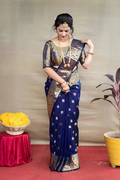 Sarvagny Woven Kanjivaram Pure Silk Saree (Light Green)